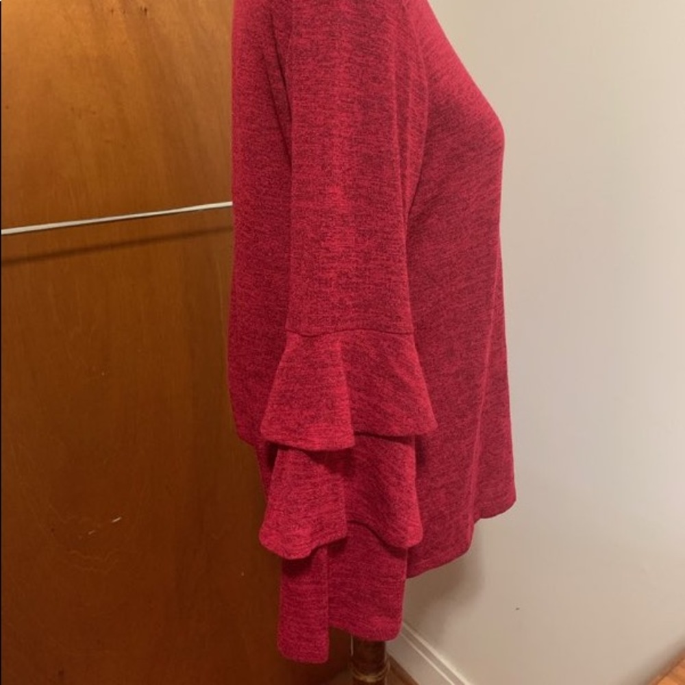 NWT 💃🏼Ruffle Sleeved Tunic💃🏼 - Picture 3 of 4